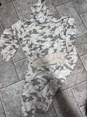 XS oversized aerie Girls Camo Hoodie and Jogger Set - Beige, Light Gray NWT